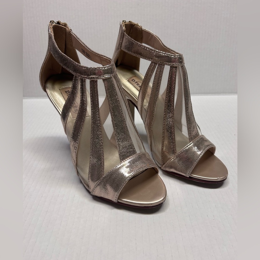 Dyeables Woman Size 6.5B Gold High‎ Heeled Beautiful Sandals